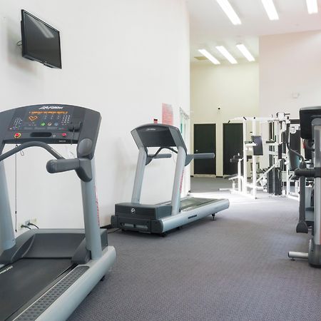 Holiday Inn Monterrey-Parque Fundidora By Ihg Екстериор снимка The gym at the University of Brighton