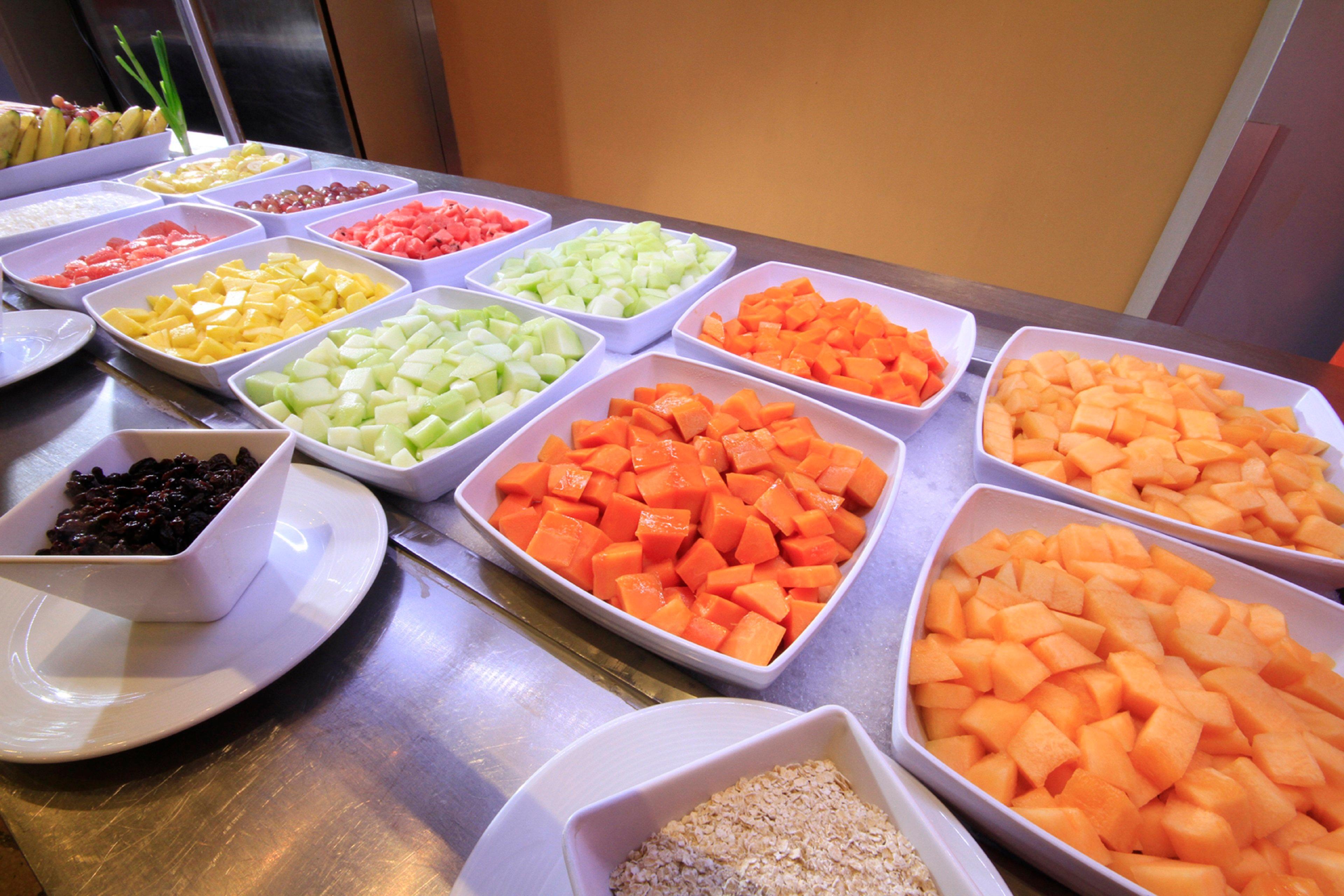 Holiday Inn Monterrey-Parque Fundidora By Ihg Екстериор снимка Fruit salad