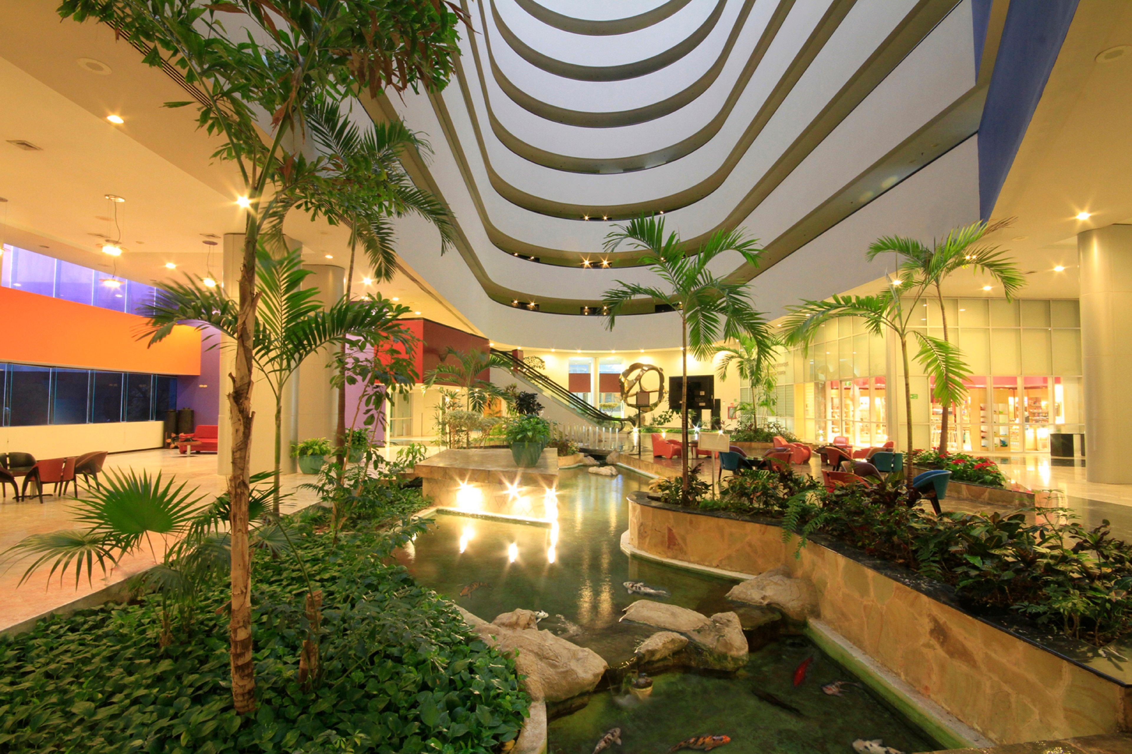 Holiday Inn Monterrey-Parque Fundidora By Ihg Екстериор снимка The interior of the hotel