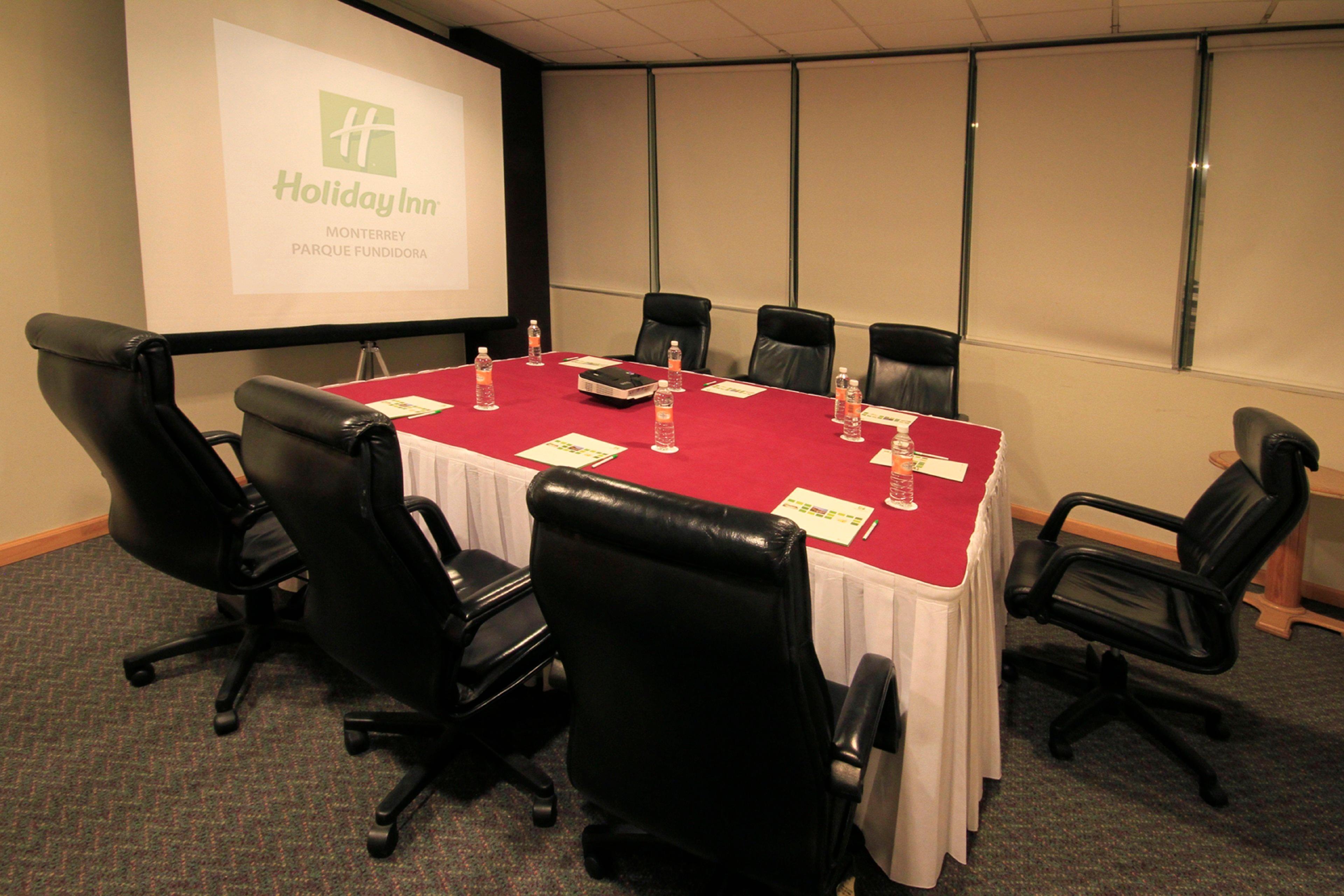 Holiday Inn Monterrey-Parque Fundidora By Ihg Екстериор снимка A typical boardroom