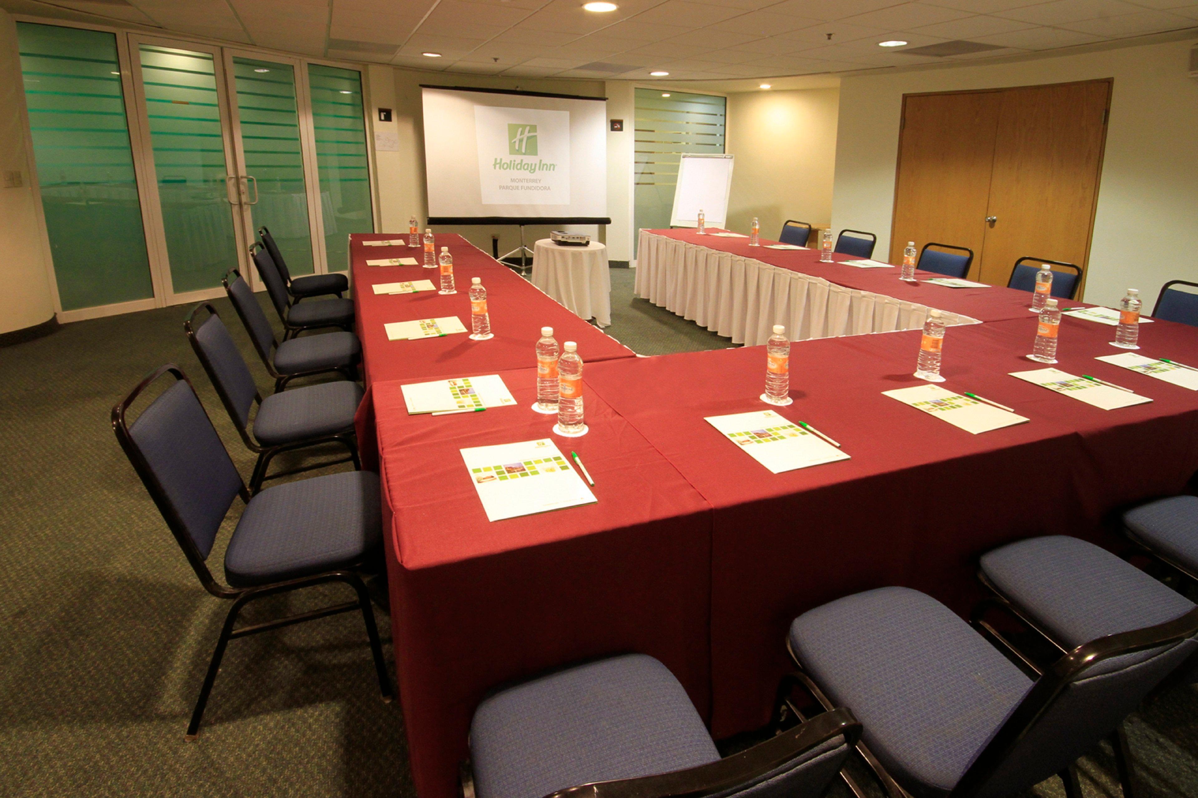 Holiday Inn Monterrey-Parque Fundidora By Ihg Екстериор снимка A meeting room at the hotel