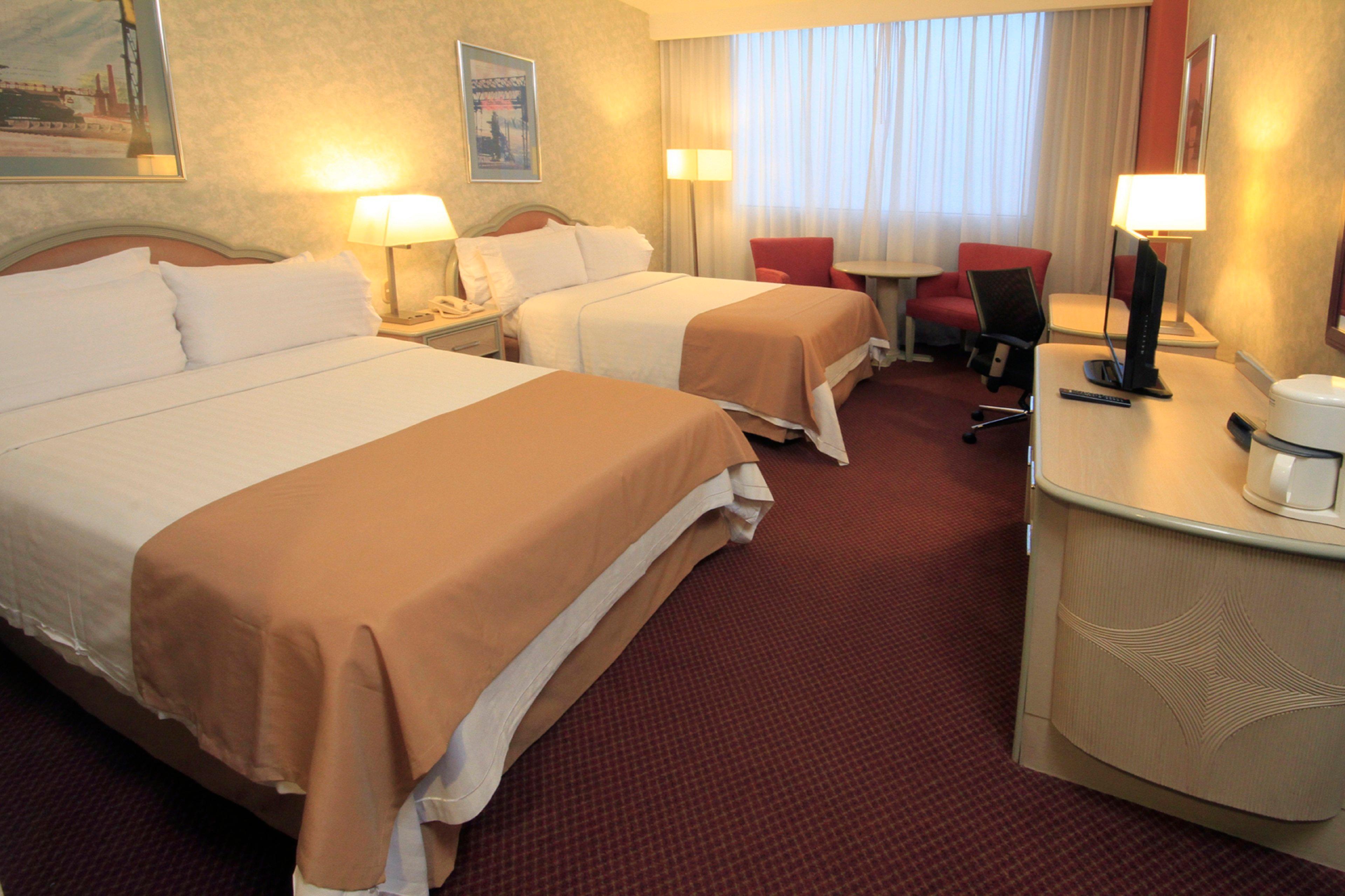 Holiday Inn Monterrey-Parque Fundidora By Ihg Екстериор снимка A typical guest room at the Holiday Inn