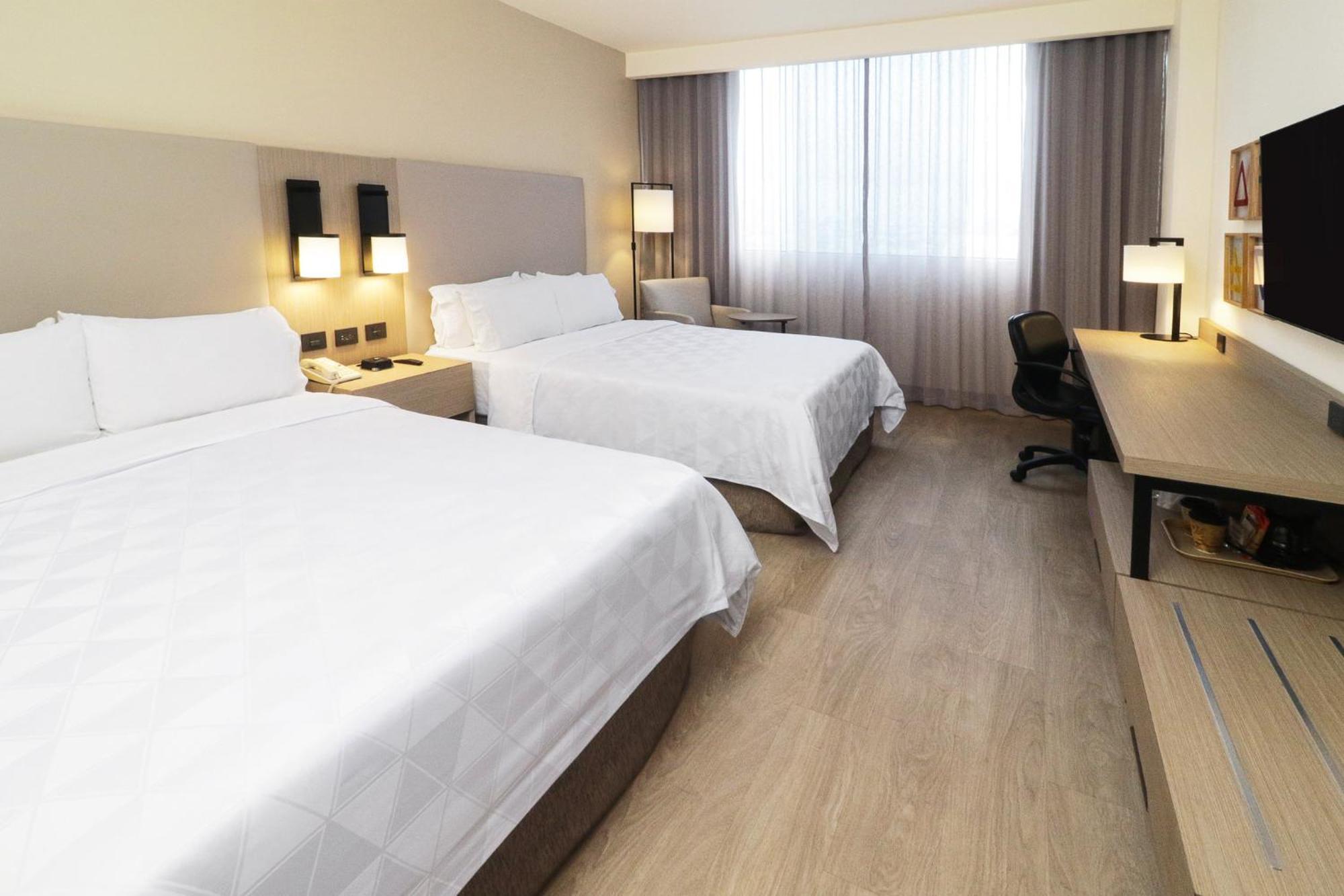 Holiday Inn Monterrey-Parque Fundidora By Ihg Екстериор снимка A room at the hotel