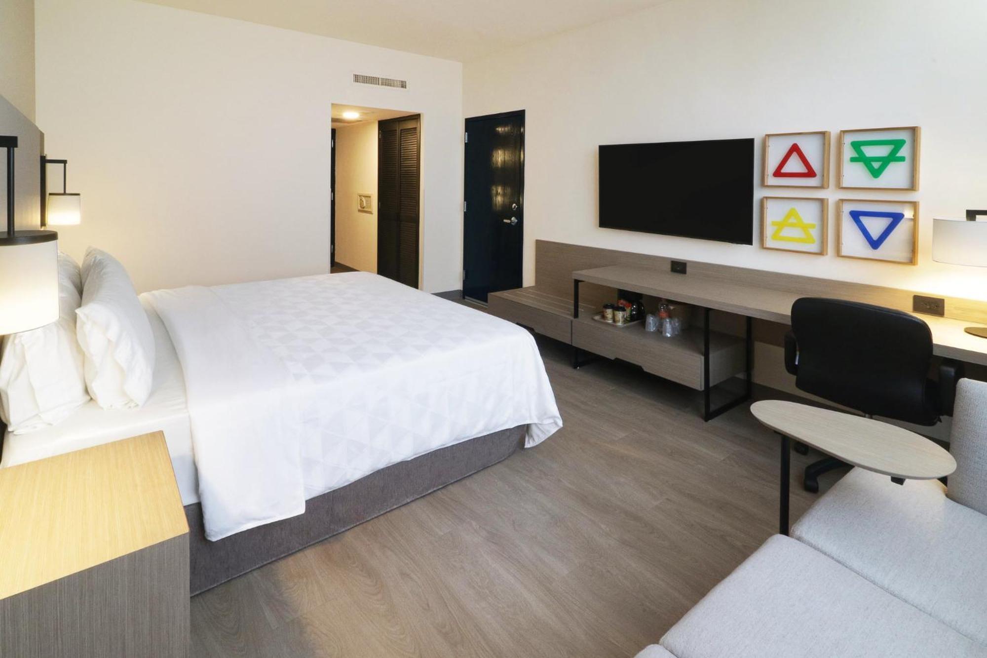 Holiday Inn Monterrey-Parque Fundidora By Ihg Екстериор снимка A room at the Hilton Garden Inn in San Francisco